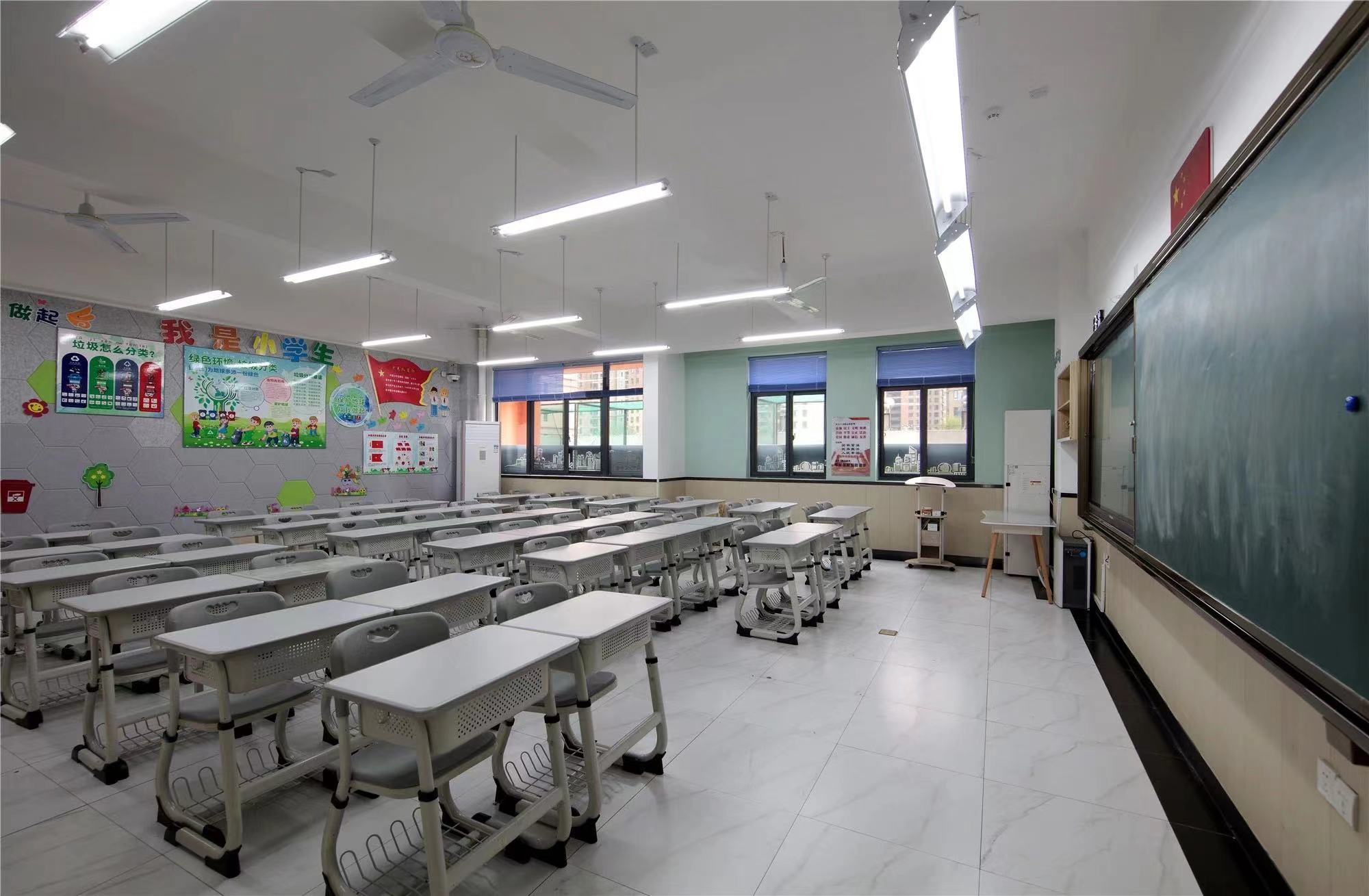 【學(xué)校案例】今泰裝飾在武漢市先后完成了與紅領(lǐng)巾學(xué)校6個(gè)校區(qū)的項(xiàng)目交付!(圖7) 【學(xué)校案例】今泰裝飾在武漢市先后完成了與紅領(lǐng)巾學(xué)校6個(gè)校區(qū)的項(xiàng)目交付!(圖7)