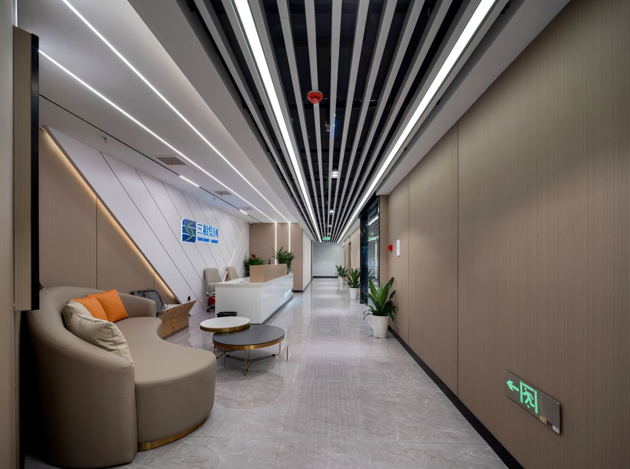 【完工案例】三相電力8000+㎡辦公室裝修項目圓滿交付并投入使用(圖19) 【完工案例】三相電力8000+㎡辦公室裝修項目圓滿交付并投入使用(圖19)