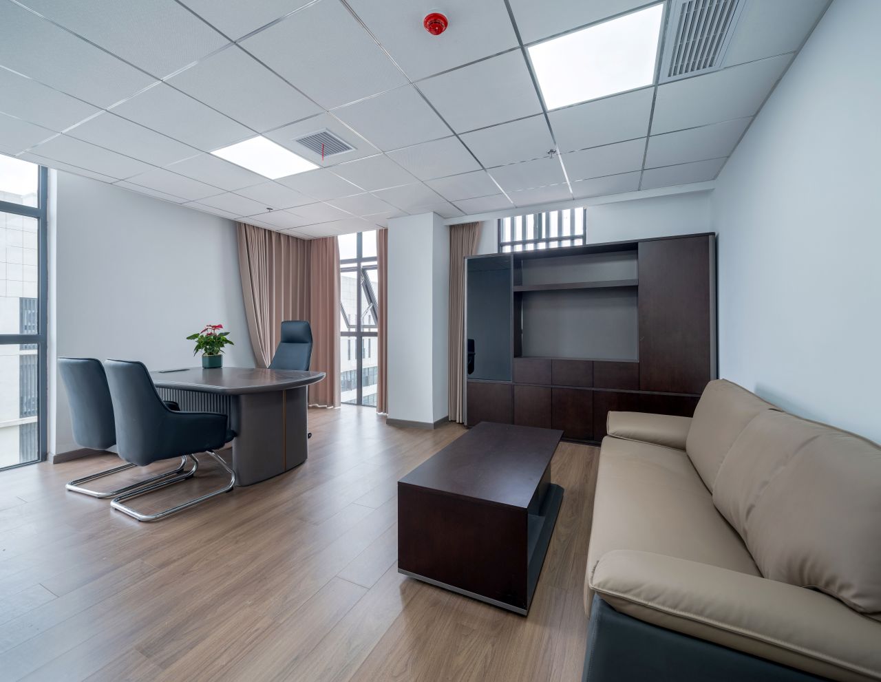 【完工案例】三相電力8000+㎡辦公室裝修項目圓滿交付并投入使用(圖41) 【完工案例】三相電力8000+㎡辦公室裝修項目圓滿交付并投入使用(圖41)